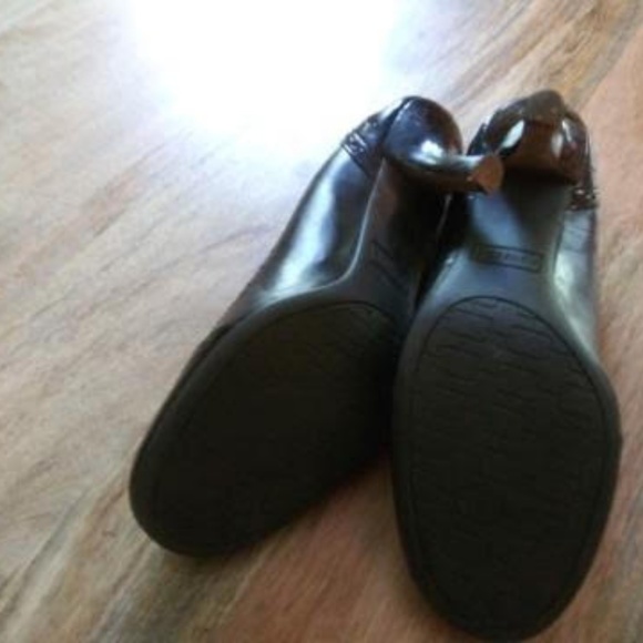Classy Etienne Aigner brown leather high heals - Picture 3 of 5